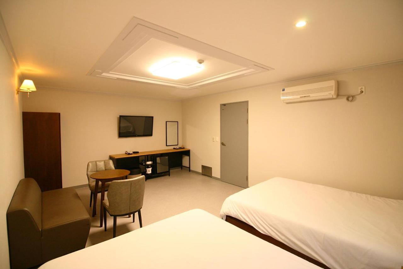 Trevi Hotel Чеджудо Экстерьер фото