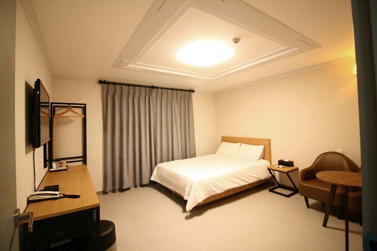 Trevi Hotel Чеджудо Экстерьер фото