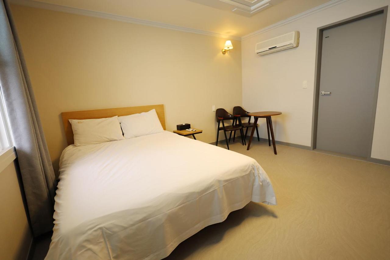 Trevi Hotel Чеджудо Экстерьер фото