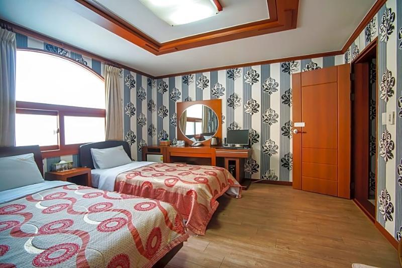 Trevi Hotel Чеджудо Экстерьер фото