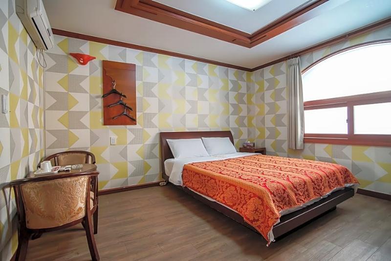 Trevi Hotel Чеджудо Экстерьер фото