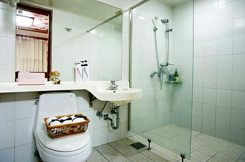 Trevi Hotel Чеджудо Экстерьер фото