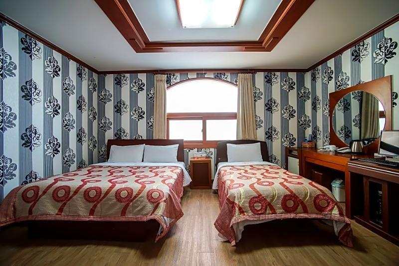 Trevi Hotel Чеджудо Экстерьер фото
