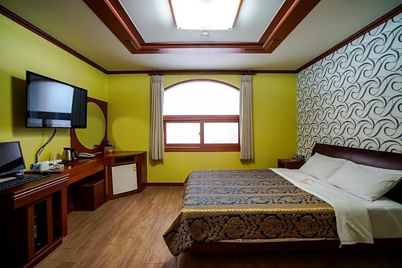 Trevi Hotel Чеджудо Экстерьер фото